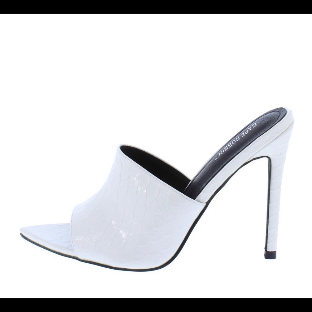 White Cape Robbin Mule (New)